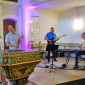Das SonntagHoch3-Team eröffnete den Gottesdienst musikalisch.