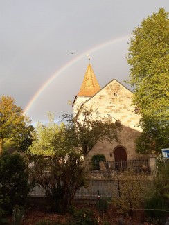 Johanneskirche Zautendor mit Regenbogen